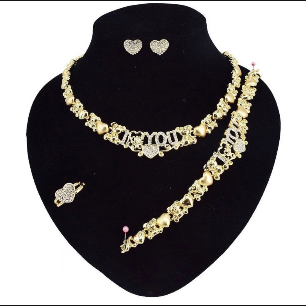 HUGS & KISSES Teddy Bear Necklace G Set